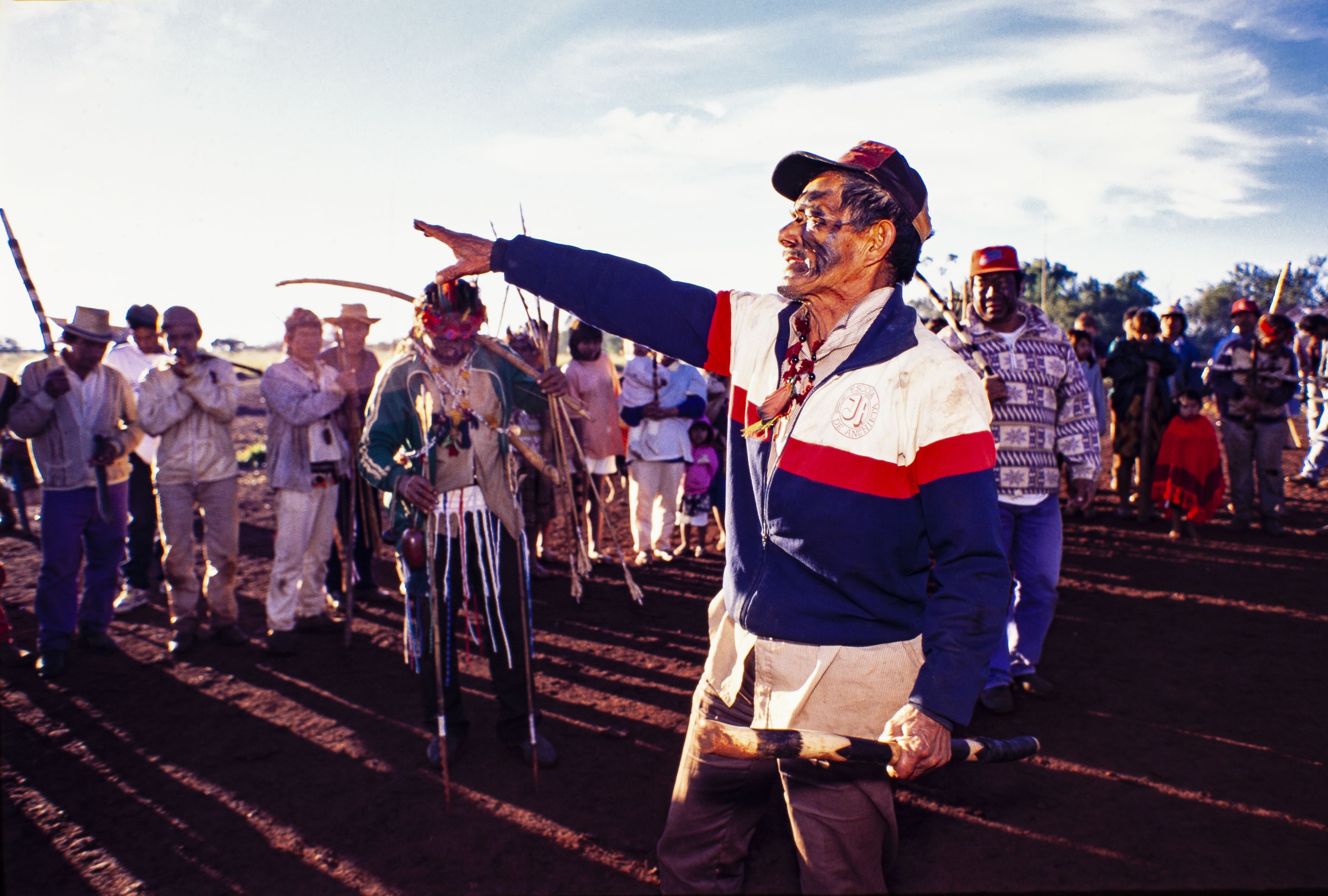 Guarani Kaiowá leader Marcos Veron addresses members of the indigenous group © Ricardo Funari